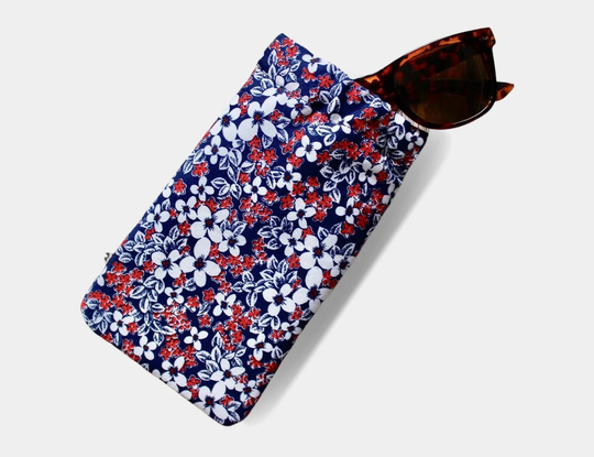 Floral Fabric Sunglasses Case. Ditsy Flower Print Glasses Soft Eyeglass Pouch Summer Accessory. Pretty Daisies Gift, Holiday Style