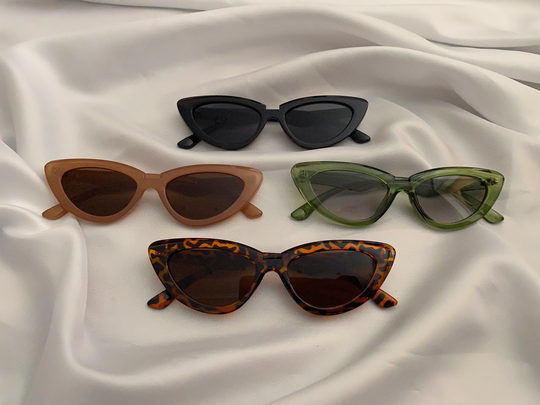 Retro Cat Eye Sunglasses - Vintage Y2K Style Perfect For Parties, Halloween, Festivals, Raves, Cosplay