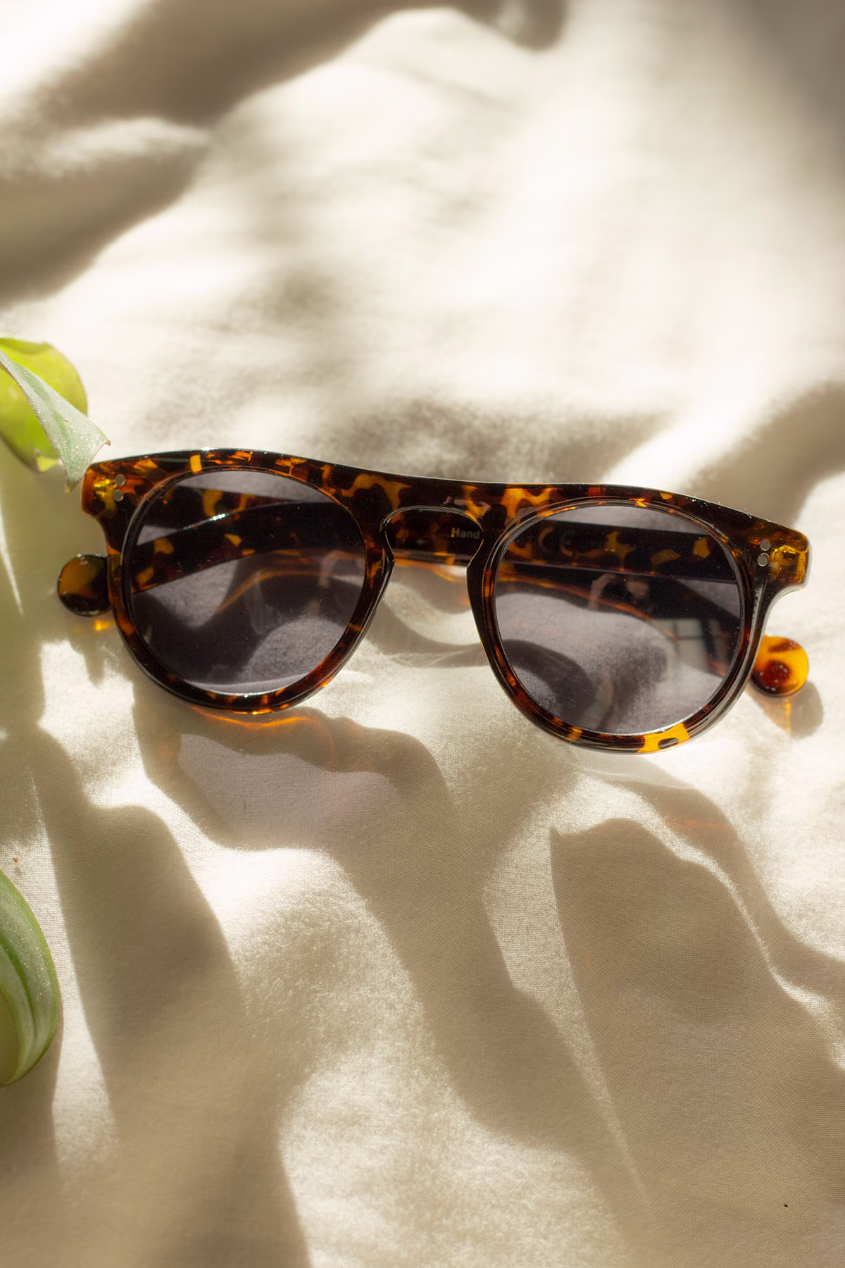 Gloss Tortoise Shell Chunky Classic Rounded Keyhole Sunglasses