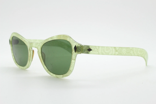Vintage 40S Cat Eye Wayfarer Design Sunglasses. Womens Exquisite Transparent Green Lucite & Lace Pattern Cateye With Glass Lenses. 50S
