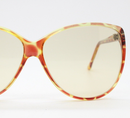 70S Vintage Oversized Cat Eye Sunglasses. Honey Tortoise Slim Cateye Frame With Extra Light Tone Brown Glass Lenses. 80S. Unused Nos