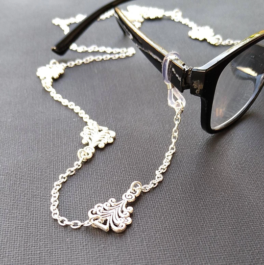 Christmas Tree Eyeglass Chain ~ Holidays Are Coming Reading Glasses Lanyard Spectacle Holder Silver Retainer Cwtchusstore