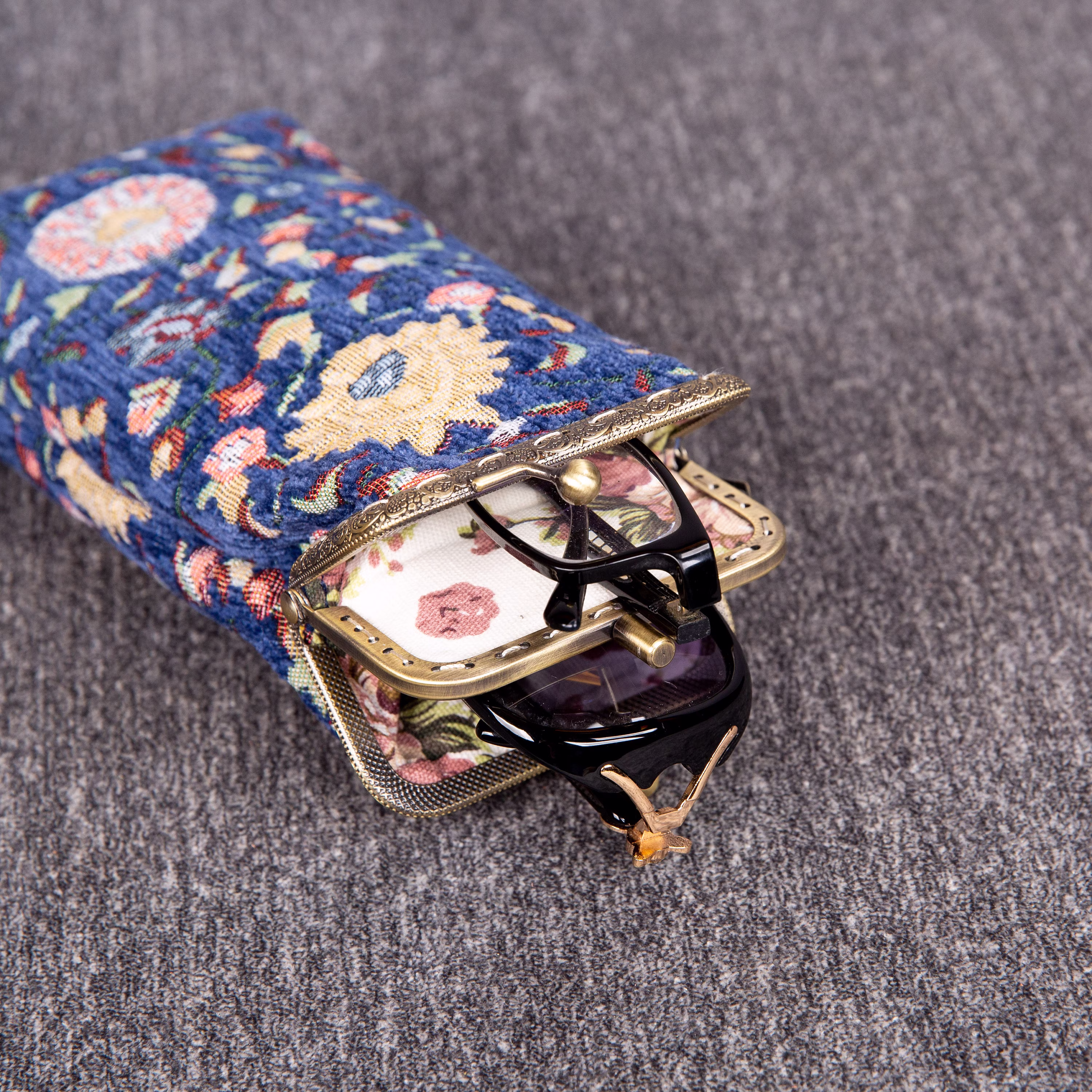 Vintage Carpet Glasses Case Victorian Style Handsewn Double Kiss Lock Pouch Travel Sunglasses Bag Bridesmaid Gift For Her Oriental Colors