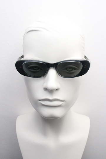 50S Vintage Oval Cat Eye Sunglasses Made in France. Pearlised Silver & Black Lustrous Acetate Cateye Frame With Thickened Edges. 1950S