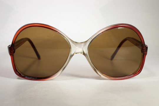 Medium Small True Vintage 1970's Oversized Clear To Berry Red Gradient