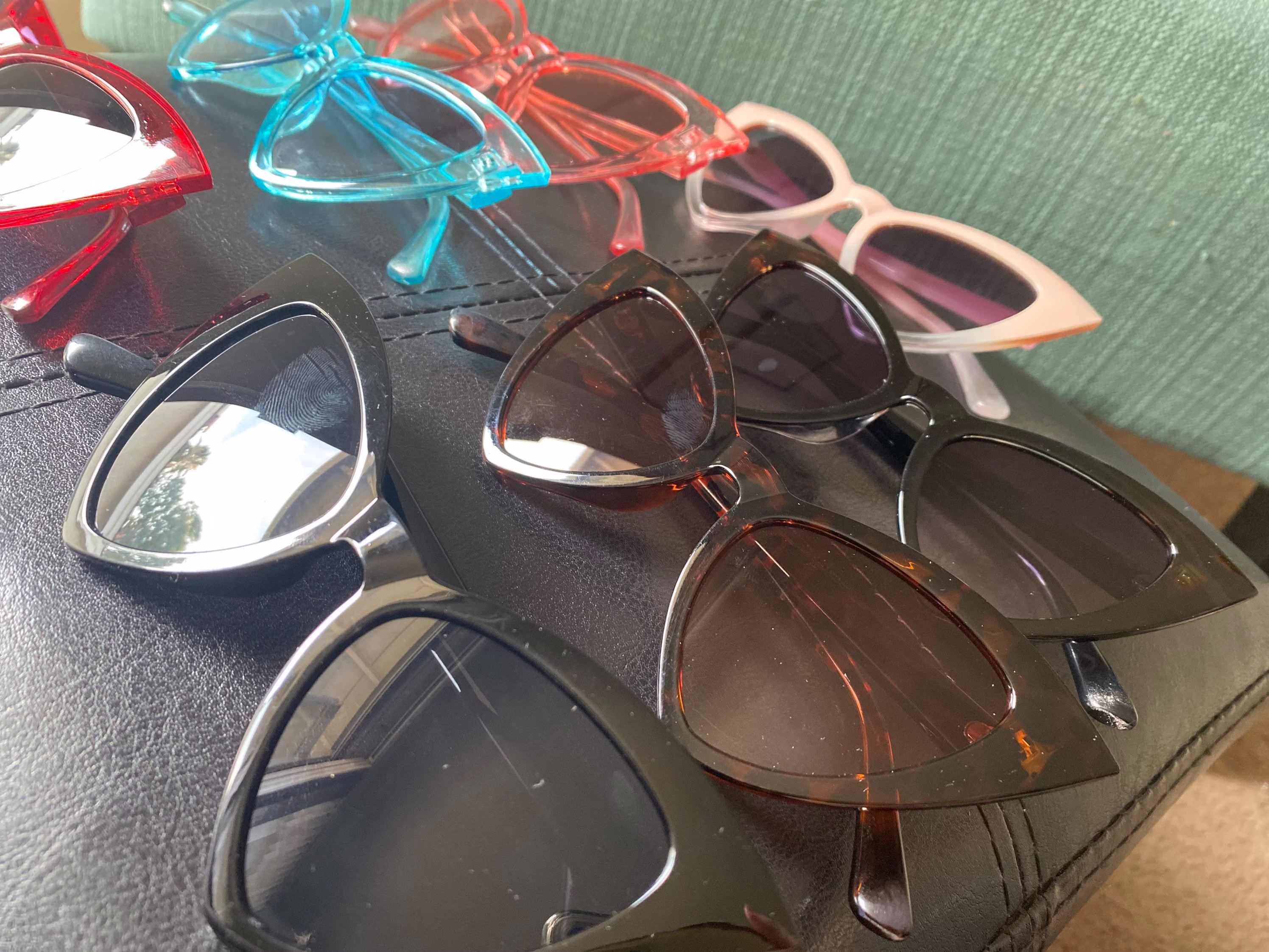 Beautiful Vintage Bat Wing Style Cateye Sunnies/Sunglasses Pinup