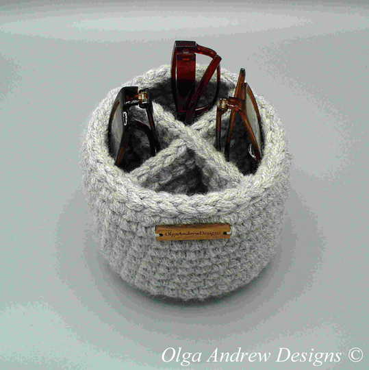Four Compartment Round Medium Eyeglass Stand Holder, Divided Eye Glasses Multiple Stand, Organizer Glasses, Olgaandrewdesigns