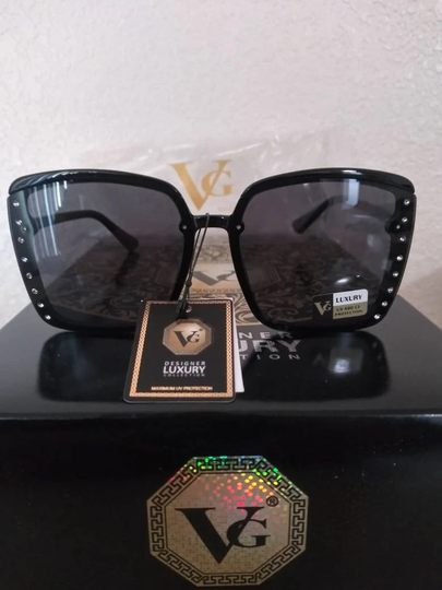 Vg Rhinestone Oversized Sunglasses Black Frame Lens