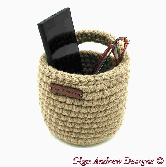 Round Medium Hanging Eyeglass Phone Remote Holder, Glasses Olgaandrewdesigns
