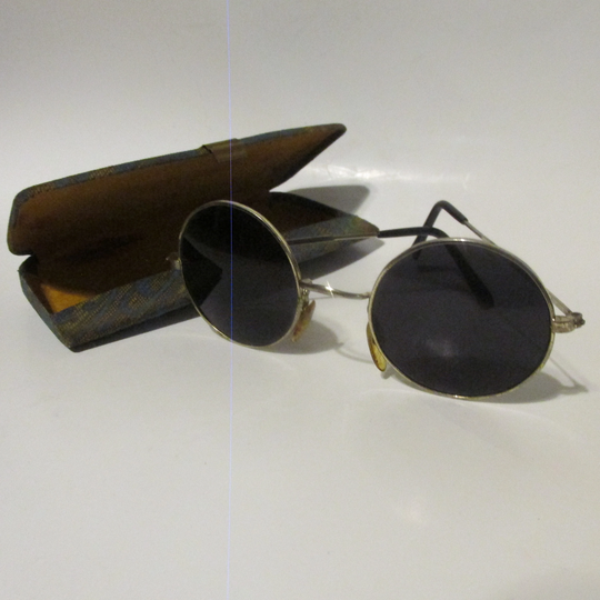 Sunglasses Silver Tone With Dark Green Round Lens, Steampunk, Retro Case