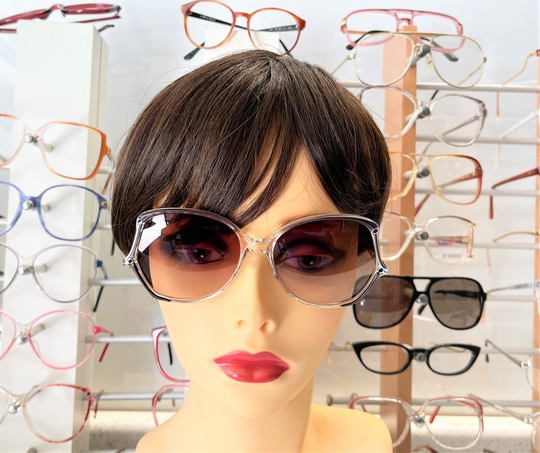 Vintage 1980S Drop Arm Style Womens Sunglasses W/Custom Made Brown Gradient Lenses With Uv 400 Protection. Size 56-18-135