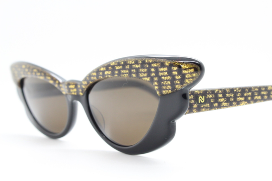 Nouvelle Vague 80S Vintage Sunglasses Model Donna Made in Italy. Iridescent Gold Glitter Brow & Arms Butterfly Cat Eye Design. Nos