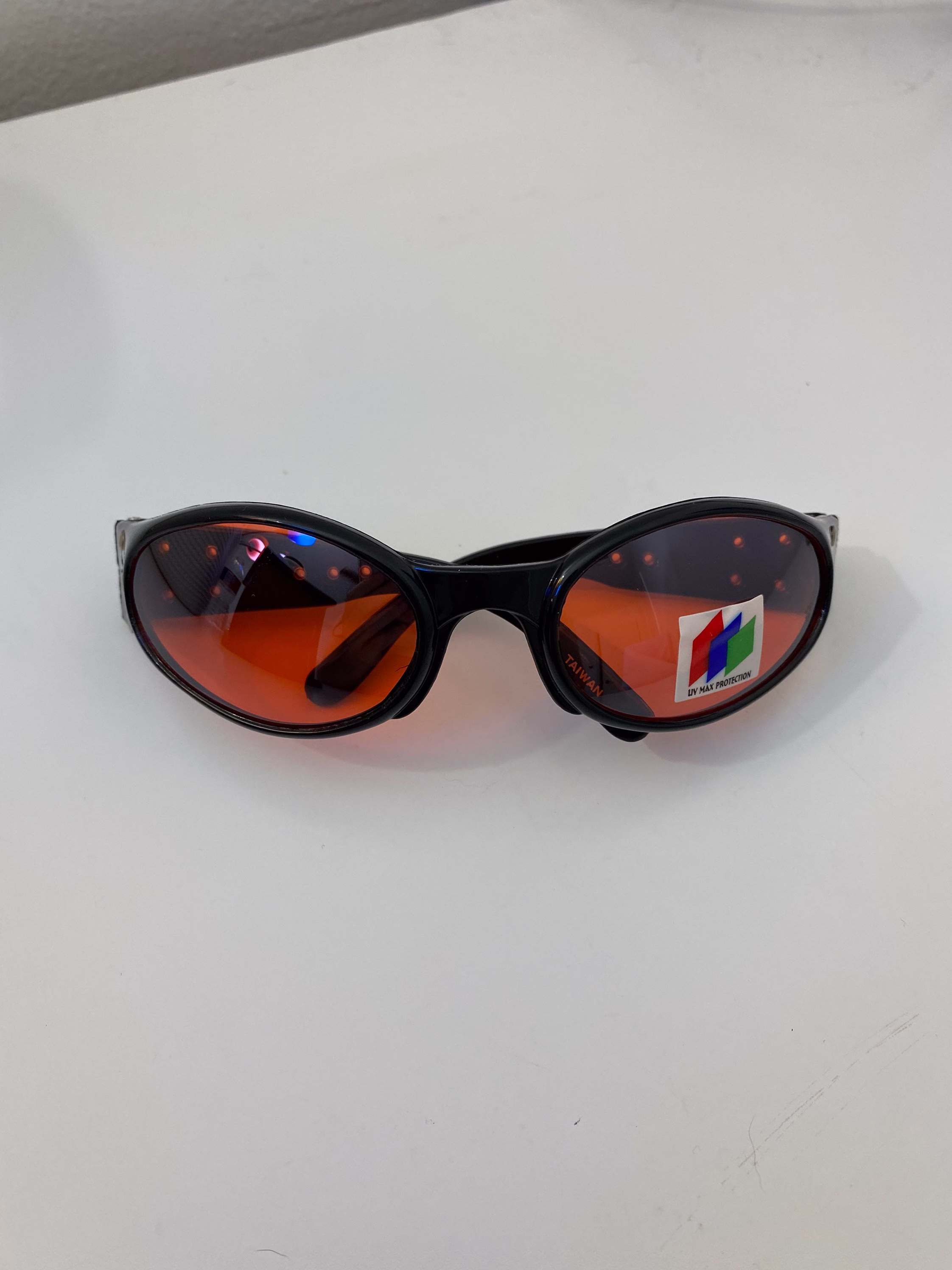 Vintage 90S Deadstock Color Tint Black Oval Frame Sunglasses With Grommet Detail