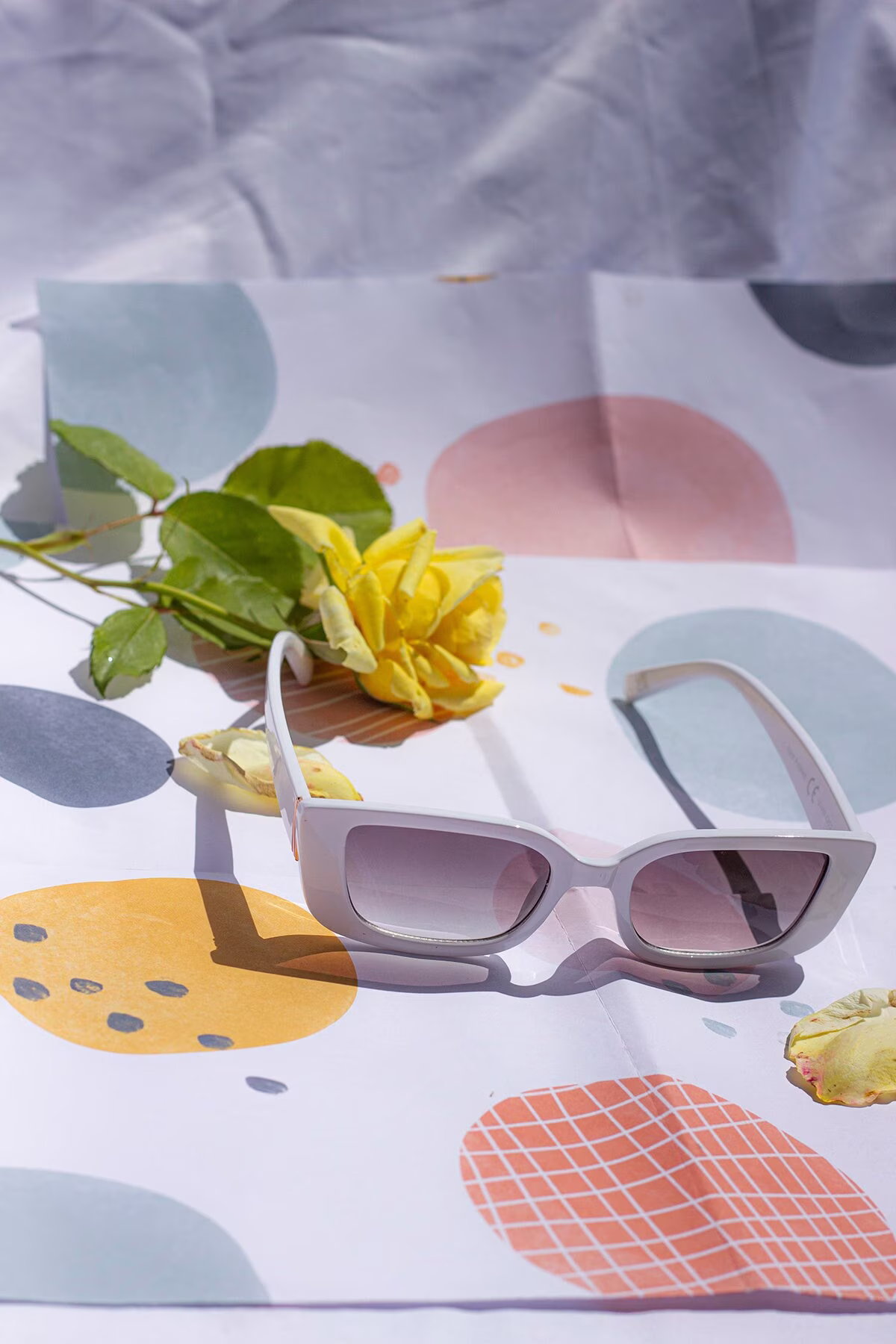 White Rectangle Bar Side Detail Sunglasses