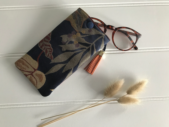 Jungle Leaf Glasses Case in Autumn Colours, Accesory With Rust Tassel, Eye Print