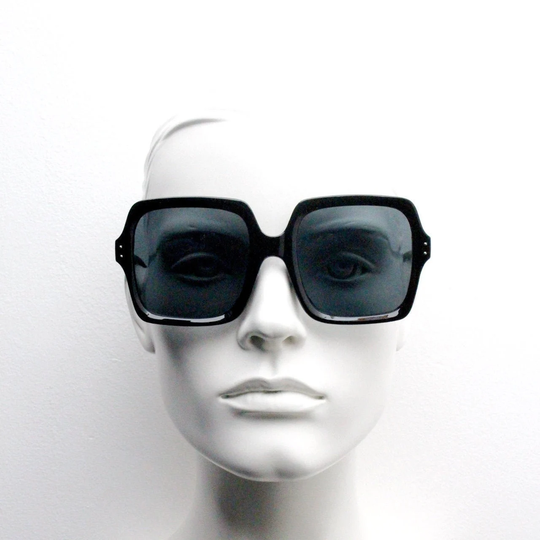Y2K Vintage Oversized Square Sunglasses. Women's Black 70S Style Frame With Sultry Smoked Lenses. 2000S Bnwt