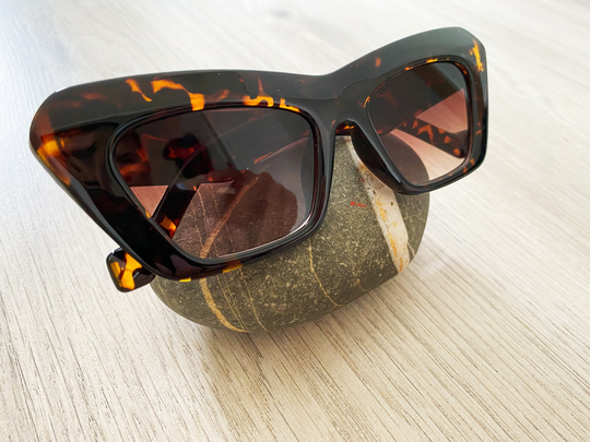 Retro Style Bold Frame Cat Eyes Celebrity Ladies Fashion Sunglasses