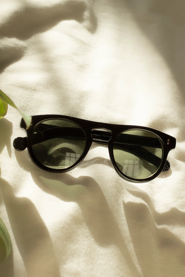 Gloss Black Chunky Classic Rounded Keyhole Sunglasses