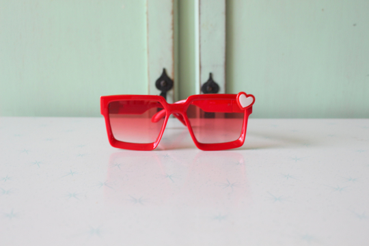 The Red Hearts Love Hippie Sunglasses...handmade. Custom. Retro. Shades. Hipster. Kitsch. Summer. Party. Kooky. Twiggy. Mod. Costume