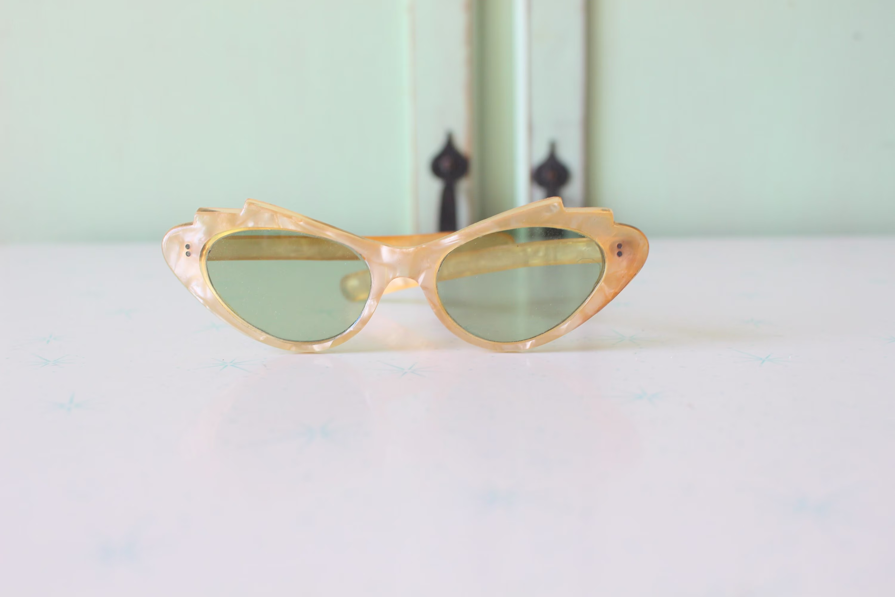 1950S 1960S Winged Cat Eye Sunglasses..vintage Eyewear. Fancy. Cateye. Accessories. Beige. Twiggy. Designer. 1950S. Rare. Gogo. Dapper