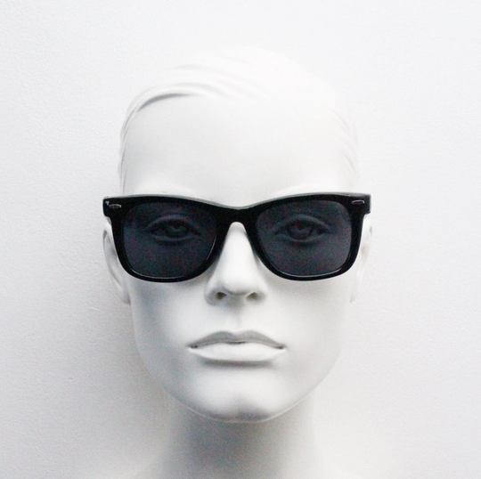 80S Vintage Wayfarer Style Sunglasses. All Time Classic Design in Quality Materials & Finish. Bnwt. Nos