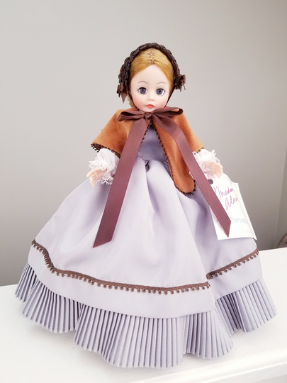 Madame Alexander Vintage Portrettes Anastasia 1125 Mint Box, Tags & Stand