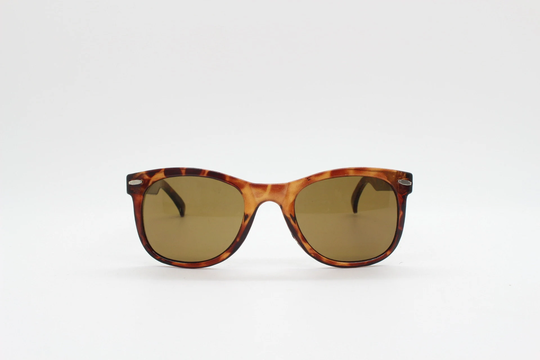 Vintage 90S Wayfarer Style Sunglasses. All Time Classic 60S Design in Tortoise Frame With Havana Brown Lenses. Small Size Nos