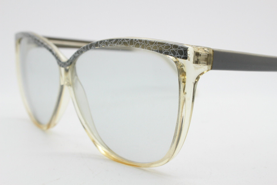 80S Vintage Oversized Cat Eye Sunglasses. Crystal Lucite Cateye Frame With Abstract Grey Brow & Extra Light Tone Glass Lenses. 70S. Nos