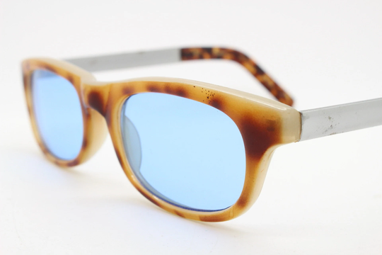 90S Vintage Rectangular Sunglasses. Low Profile 60S Style Vibrant Honey Tortoise Frame With Satin Alloy Arms & Sky Blue Lenses. Nos. Bnwt