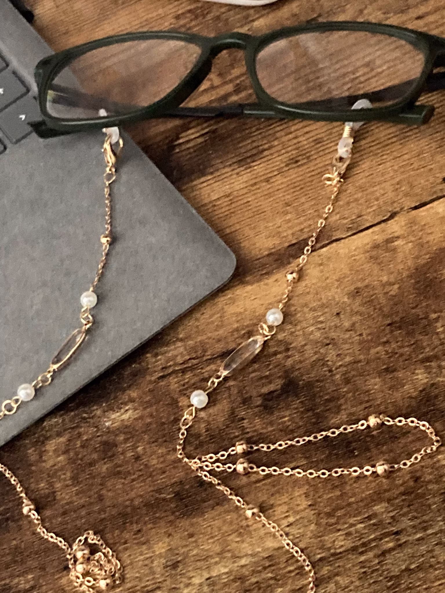 Never Lose Your Glasses Sunglasses Chain Gold Tone Rivière Bezel Set Clear Crystal Diamanté Vintage Retro Style Lanyard Necklace