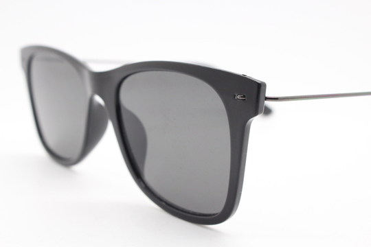 Vintage 90S Modified Wayfarer Style Sunglasses. All Time Classic 40S 50S Design in Flat Black Frame With Slim Metal Arms. Bnwt