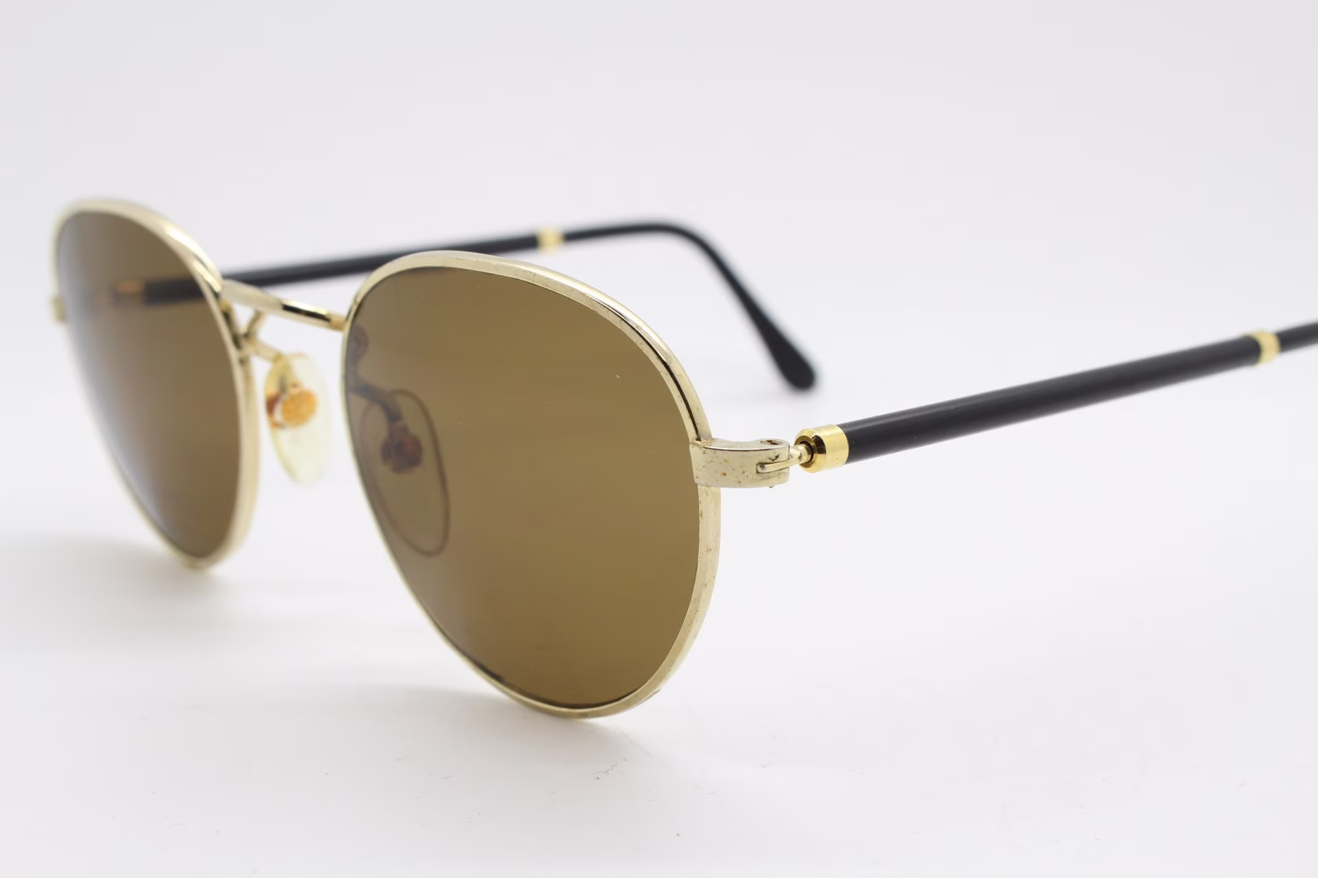 Linda Farrow Vintage 80S Sunglasses Model 357. Refined Aviator Gold Metal Frame With Brown Lenses & Black Arms. Luxe Gallery Projects