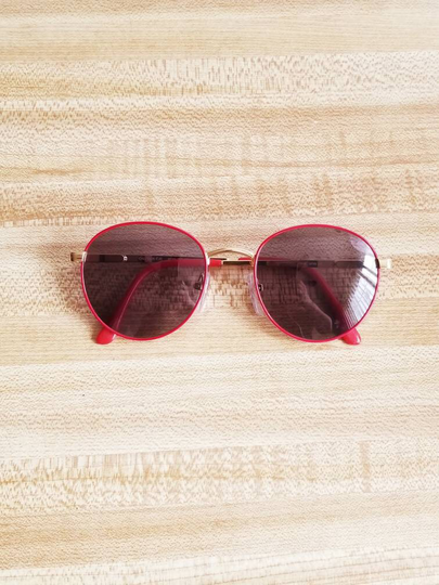 Crayola Kids Nicky Red 130. Vintage Sunglasses For Kids. Classic Frame Japan. Spring Hooks. New Style. Dimensions Are 49x19x125