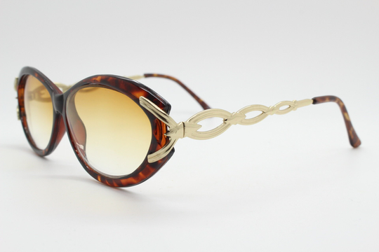 90S Vintage Oval Cateye Sunglasses. Womens Honey Tortoise Frame With Dynamic Metal Chain Link Arms & Extra Light Tone Lenses. Unused Nos