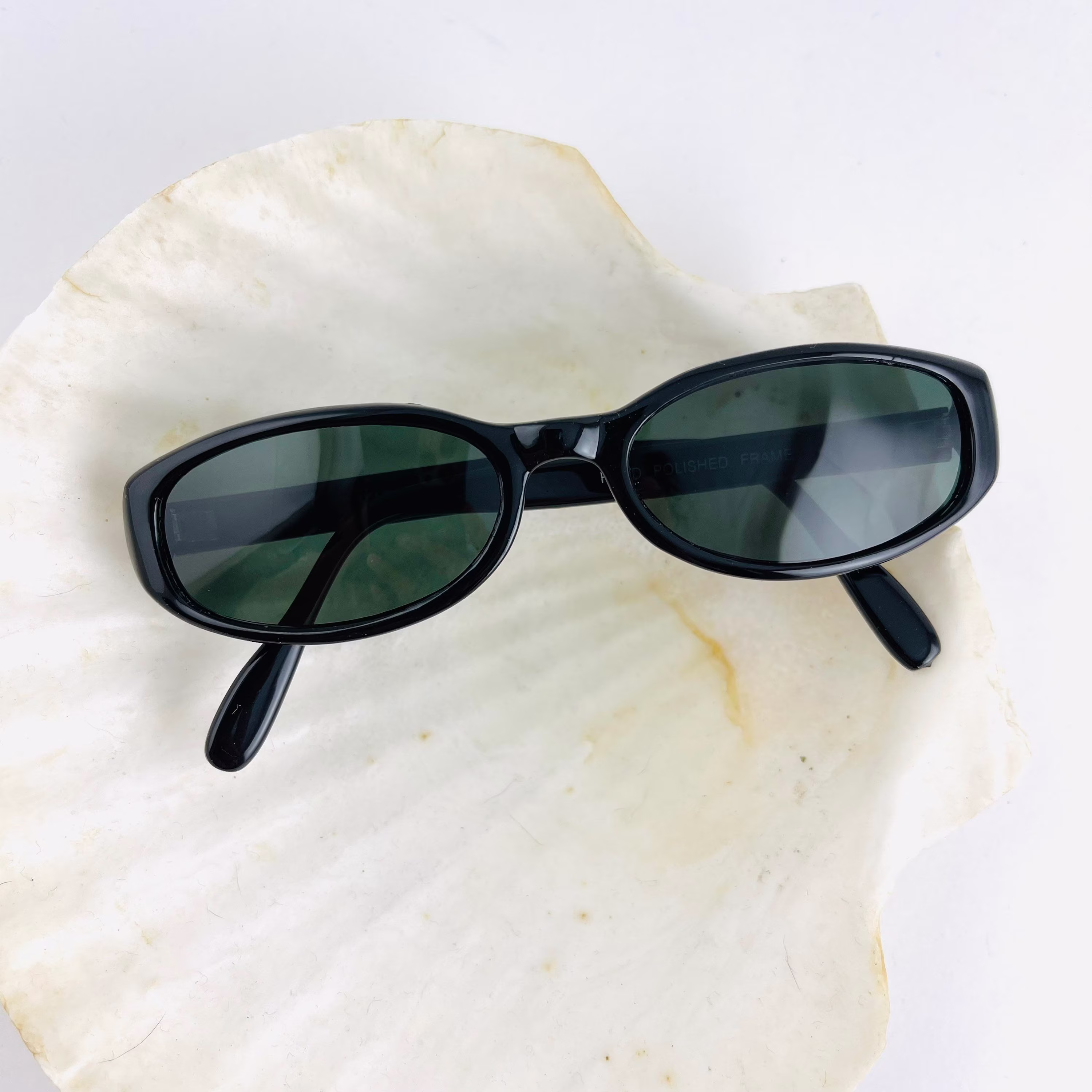 True Vintage 90S Slim Black Oval Sunglasses