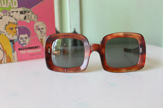 1950S 1960S Mod Girl Sunglasses....groovy. France. Retro. Hipster. Festival. Shades. Party Glasses. Disco. Twiggy. Mod Sunglasses. Big