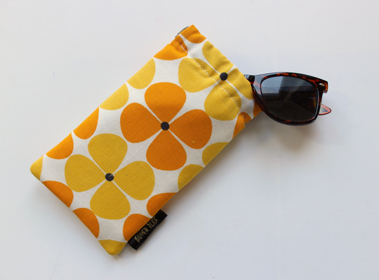 Vintage 60S Geometric Floral Cotton Sunglasses Pouch. Pretty, Retro, Mid Century Daisy Flower Padded Glasses Case. Slow Fashion Accessory