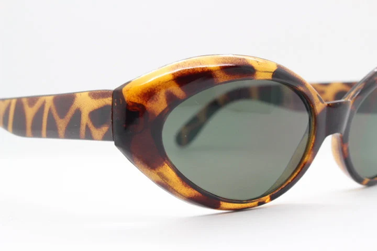 90S Vintage Cateye Sunglasses. 60S Design Oval Cat Eye in Tortoise With Green Lenses. 50S Rockabilly Cateyes. Pin Up. Unused Nos