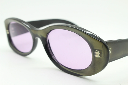 Y2K Vintage Oval Sunglasses. Low Profile 60S Style Pearlised Gold Frame With Contrasting Pink Lenses. 2000S Nos. Bnwt Unused