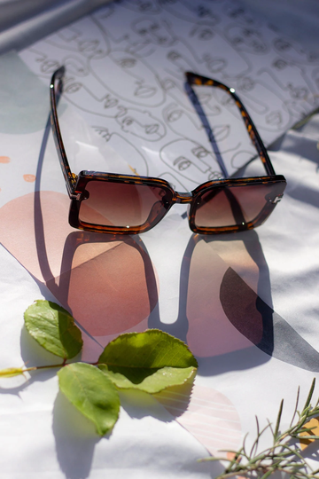 Tortoise Shell Front Lens Rectangle Thick Frame Sunglasses