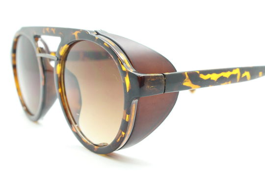 Y2K Vintage Round Goggle Sunglasses in Tortoise Frame With Folding Side Blinkers & Gradient Lenses. Spoilers. 2000S Nos