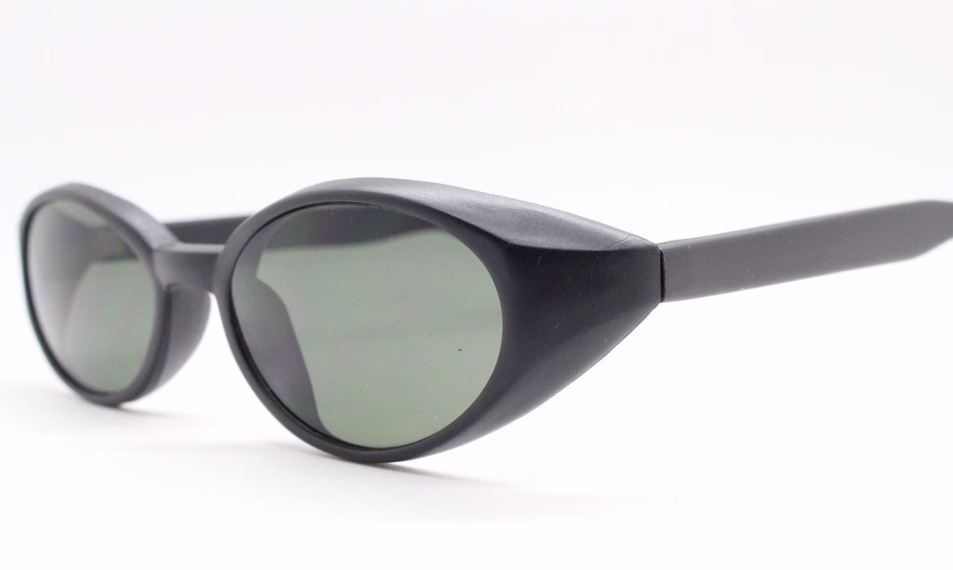 90S Vintage Cateye Sunglasses. Curved Corner Matt Black Oval Cat Eye Frame. Nos