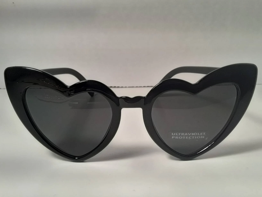Heart-Shaped Cat-Like Sunglasses in Black. New