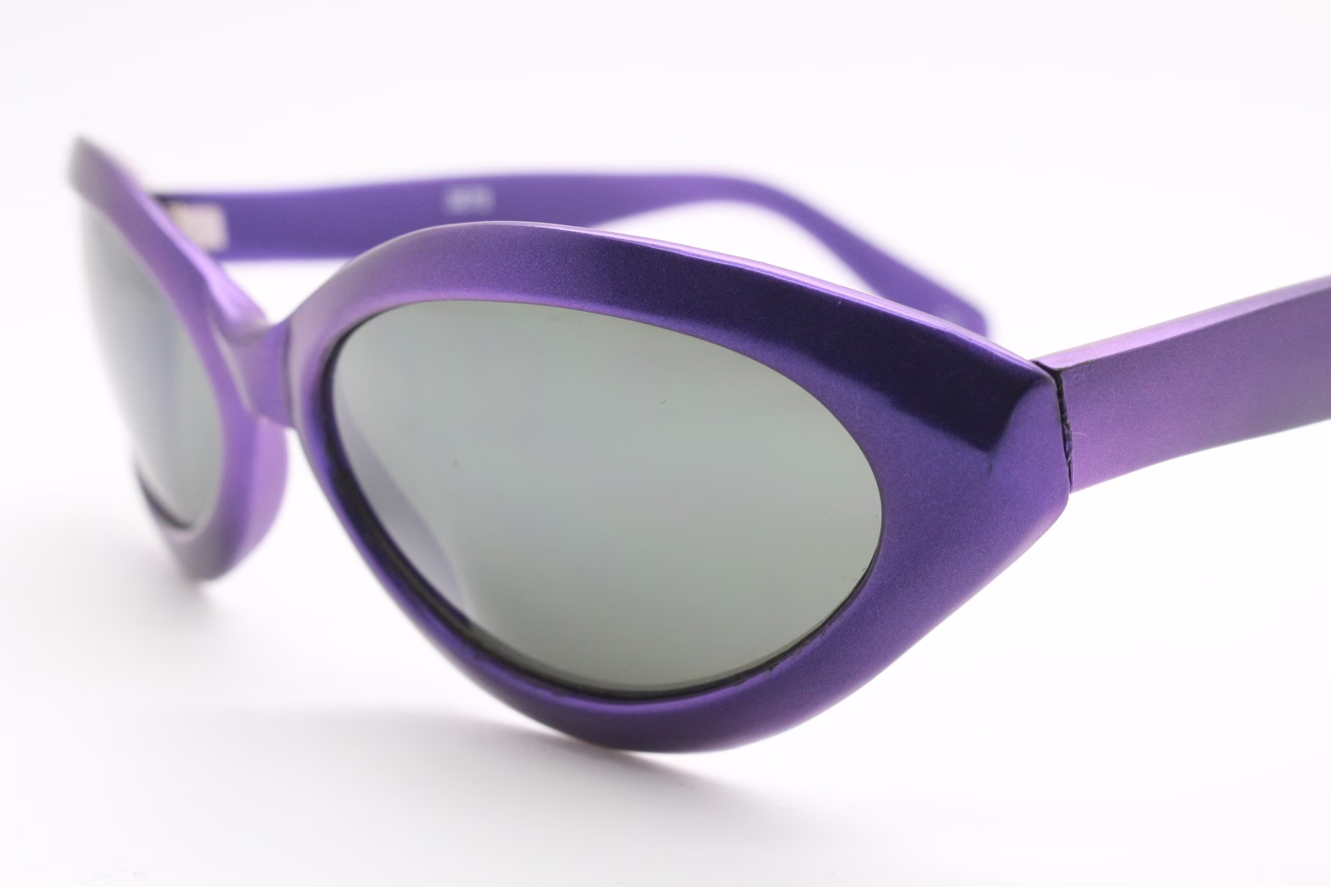 90S Vintage Sick Fashion Bug Eye Sunglasses. Evil Cat Frame in Shocking Metallic Purple With Mirror Lenses. Cateye. Unused Nos