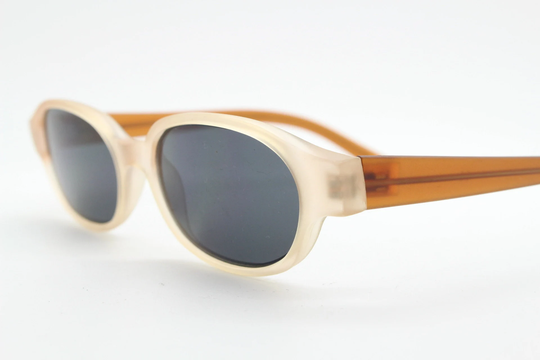 90S Vintage 2 Tone Sunglasses. Frosted Amber Cat Eye Frame With Contrasting Brown Arms & Black Lenses. Y2K. 2000's Eye. Unused Nos