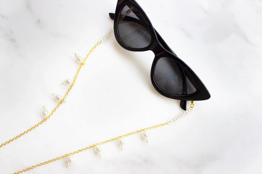 Pearl Sunglasses Chain, Glasses Cord, Gold Necklace, Sunglass Strap in With Pearls, Pearl Beaded Eyeglass Chain