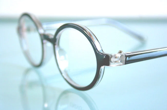 Classic Round Prescription Eyewear Uni Glasses in Black & Clear