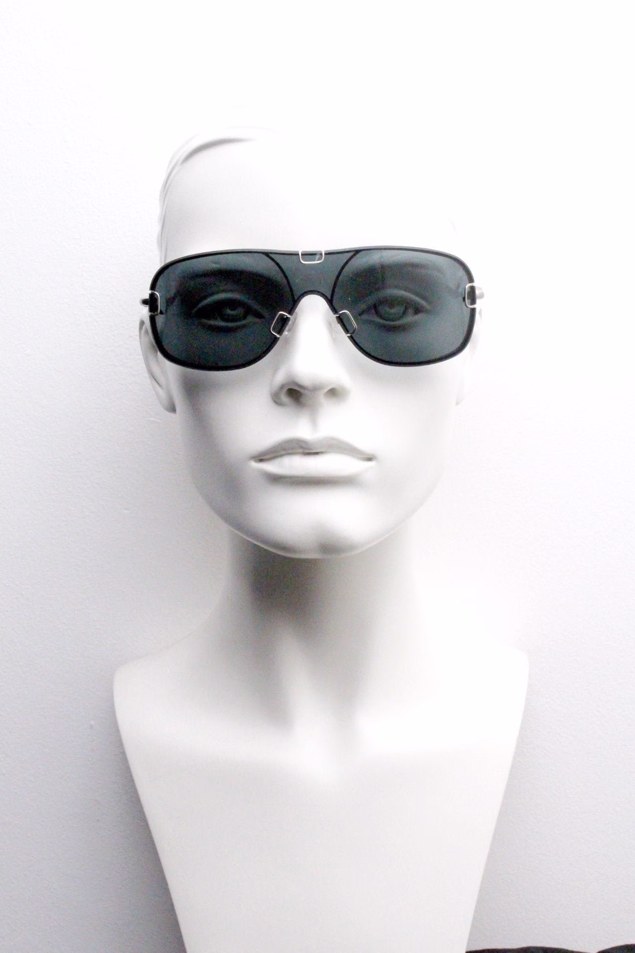 Yohji Yamamoto Y2K Vintage Visor Sunglasses Made in Japan By Linda Farrow. Rimless Mono Lens Shield Design. Square Aviator. Gallery Projects