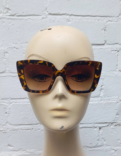 Sunglasses Oversize Square Tortoise