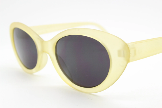 Vintage 90S Oval Cat Eye Sunglasses. Womens Transparent Yellow Frosted Frame With Dark Lenses. Rockabilly Cats Eye. Unused Nos